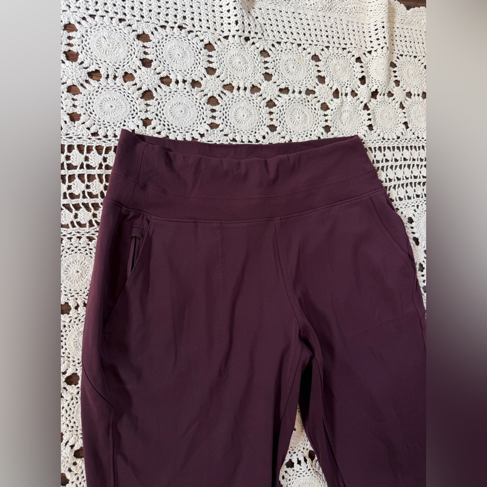 ATHLETA Venice High Rise Jogger Athleisure Pants in Garnet Size Large - Picture 8 of 14